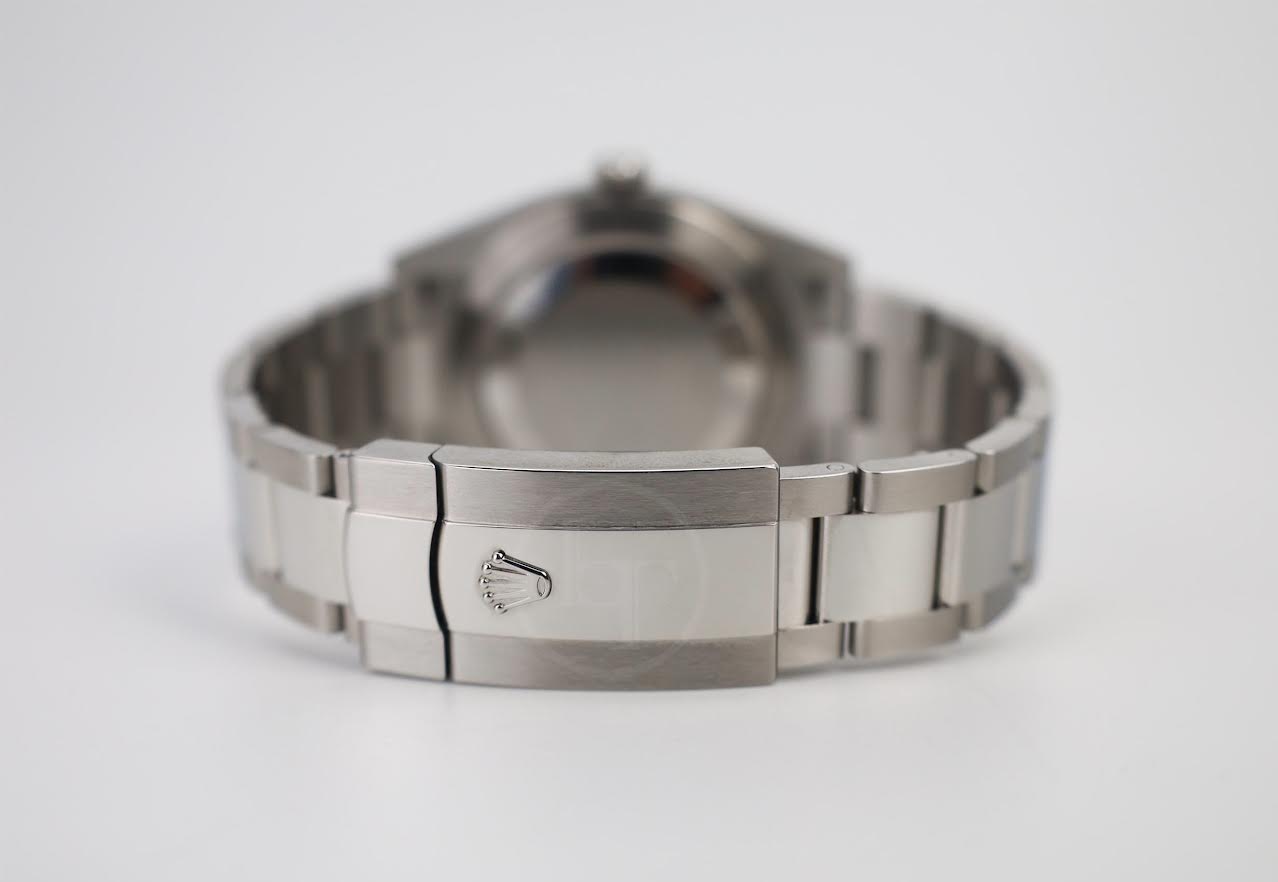 Rolex Datejust 41 Stainless Steel Silver Index Dial Smooth Bezel Oyster Bracelet 126300 - Luxury Time NYC