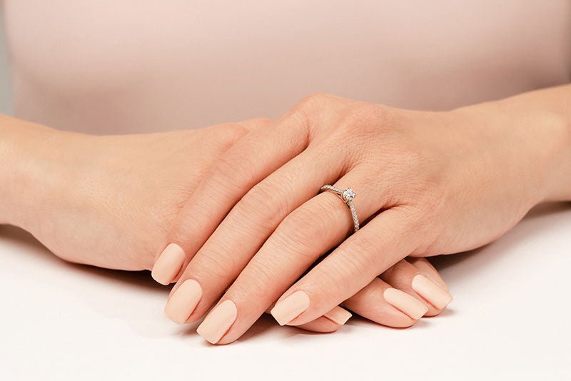 Timeless Round Engagement Ring With Side Diamonds Diamond with 0.78 ct. (0.50 ct. center diamond) - Luxury Time NYC