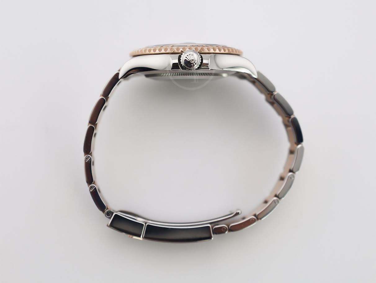 Rolex Yacht-Master 40 Everose Rose Gold/Steel Chocolate Brown Dial Gold Bezel Oyster Bracelet 126621