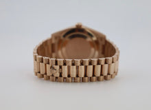 Load image into Gallery viewer, Rolex Day-Date 40 Rose Gold Olive Green Roman Dial &amp; Fluted Bezel President Bracelet 228235 -
