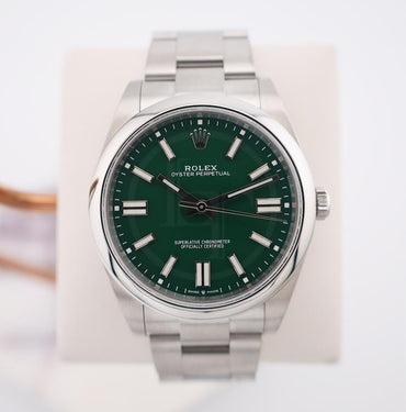 Rolex Oyster Perpetual 41 Watch - Domed Bezel - Green Index Dial - Oyster Bracelet - 2020 Release - 124300 greio