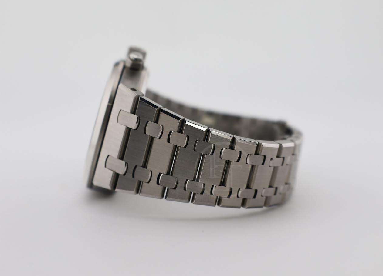 Audemars Piguet Royal Oak Stainless Steel Chronograph 41mm White Index Dial - 26320ST.OO.1220ST.02