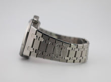 Load image into Gallery viewer, Audemars Piguet Royal Oak Selfwinding Stainless Steel 41mm White Dial 26240ST.OO.1320ST.03