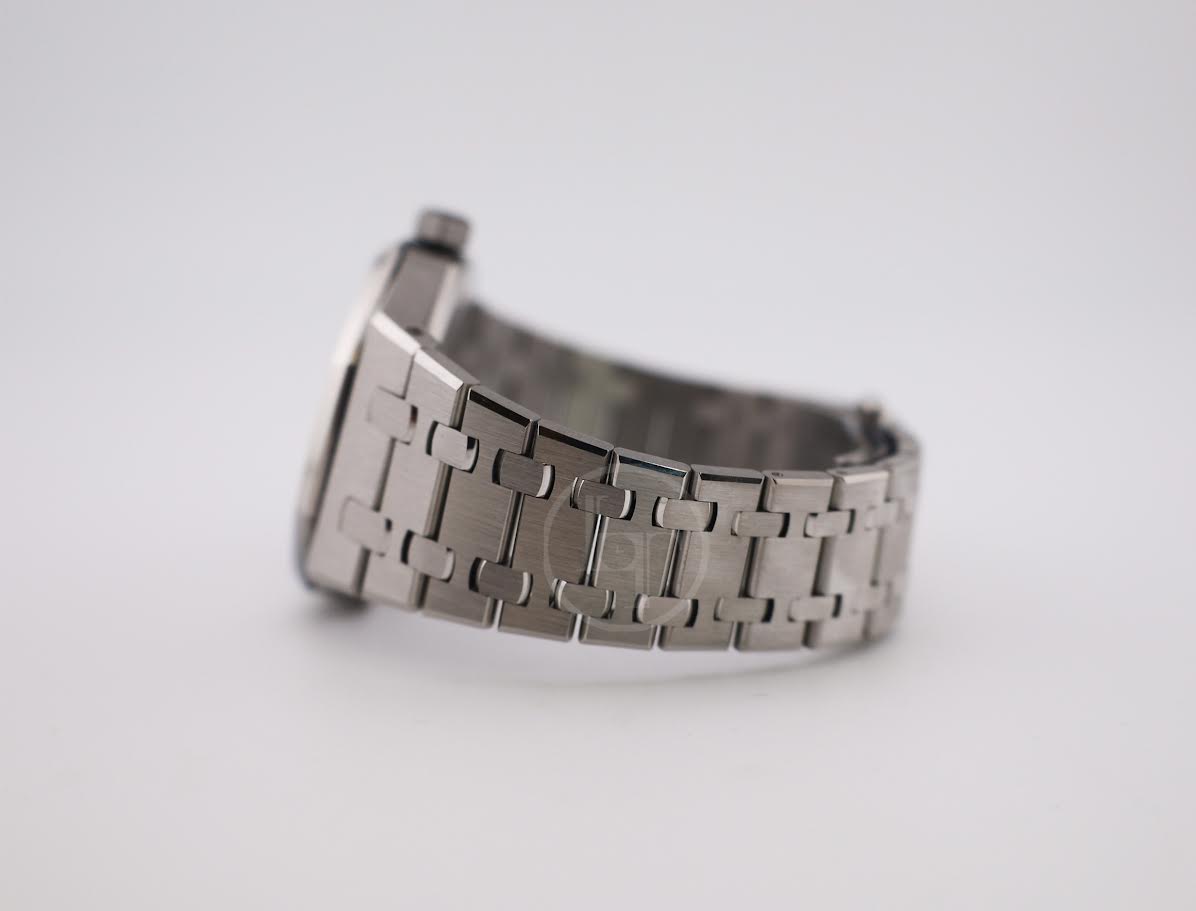 Audemars Piguet Royal Oak 37mm Selfwinding "50th Anniversary" Stainless Steel Silver Dial - 15550ST.OO.1356ST.01