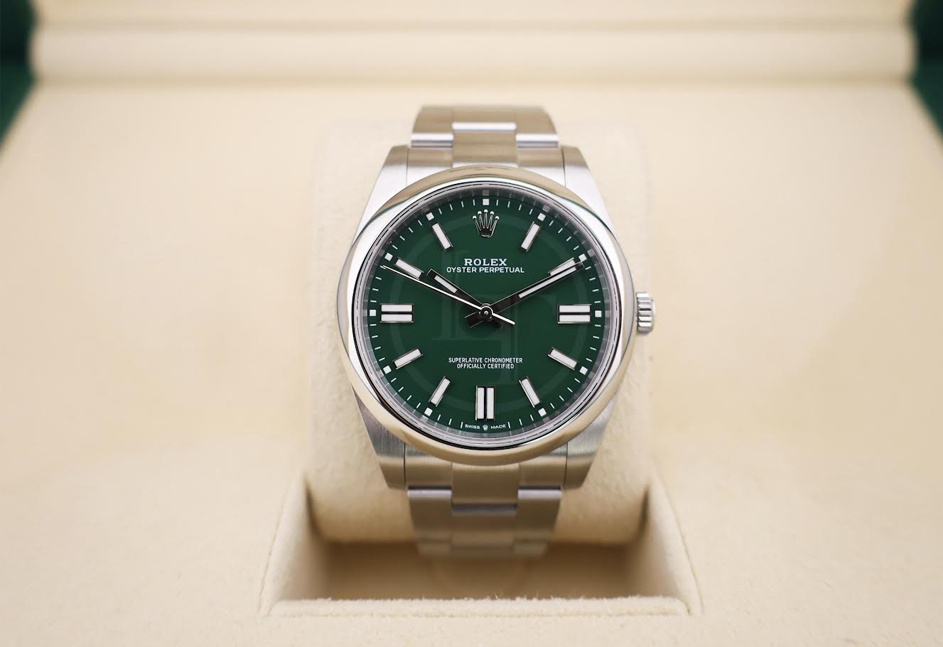 Rolex Oyster Perpetual 41 Watch - Domed Bezel - Green Index Dial - Oyster Bracelet - 2020 Release - 124300 greio