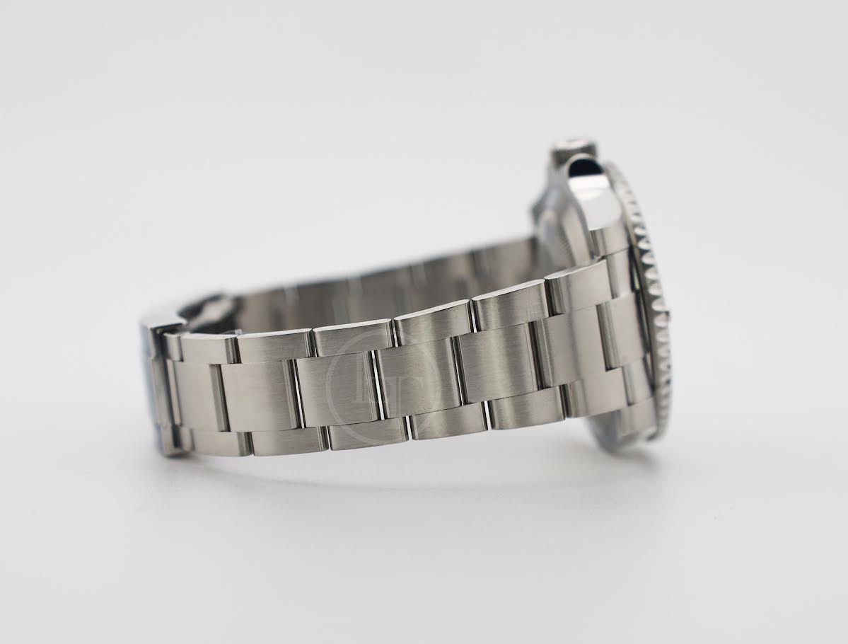 Rolex Submariner Date "Hulk" Stainless Steel Green Dial & Ceramic Bezel Oyster Bracelet 116610LV