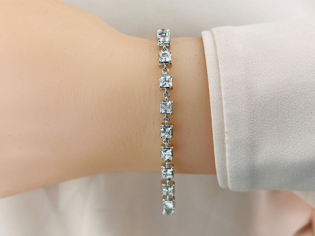 Unique Princess Cut Diamond Link Tennis Lab-Grown Diamond Bracelet with 5.61 ct.(finished) 3.5mm