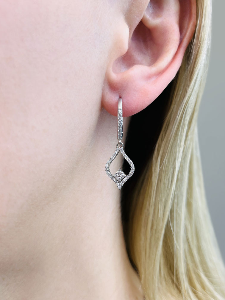 Diamond Lined Pendant Diamond Earrings with 0.91 ct.(finished) 1.2mm, 1.9mm