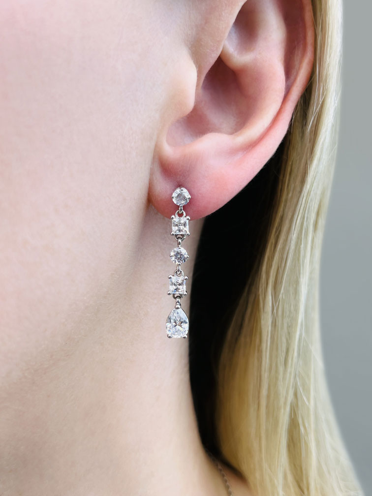 Alternating Diamond Drop Diamond Earrings with 2.92 ct.(finished) 7x5mm, 3.5mm, 3.8mm