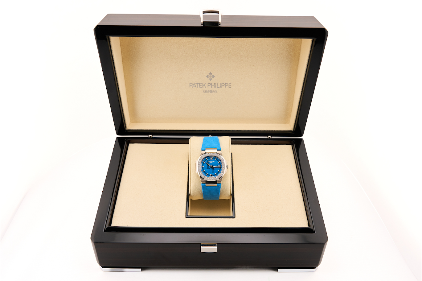 Patek Philippe Nautilus White Gold, Blue Wave Dial, 32mm - 7010G-013-001 - 2025
