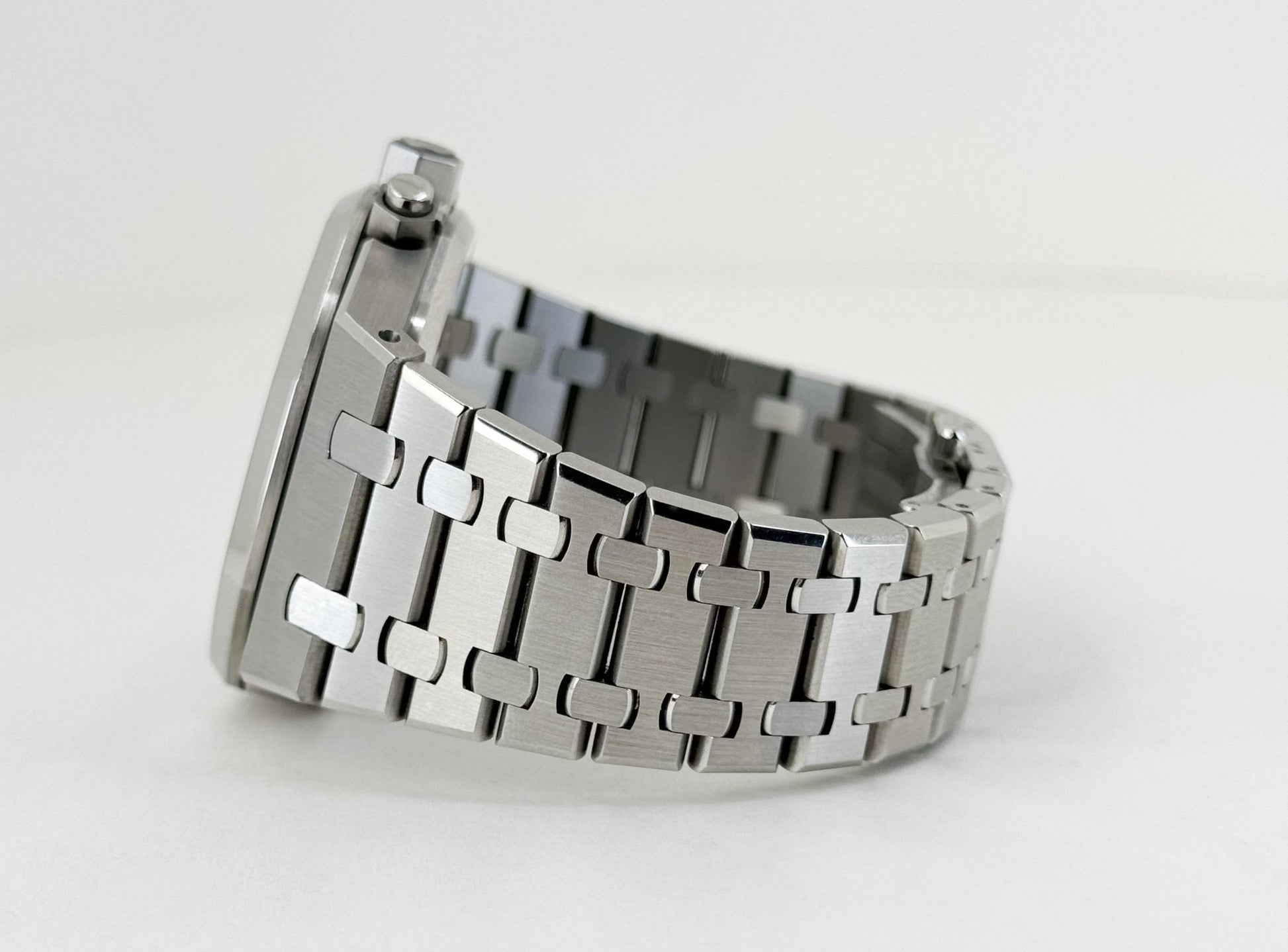 Audemars Piguet Royal Oak Chronograph Watch-Silver Dial 41mm-26331ST.OO.1220ST.03 - Luxury Time NYC