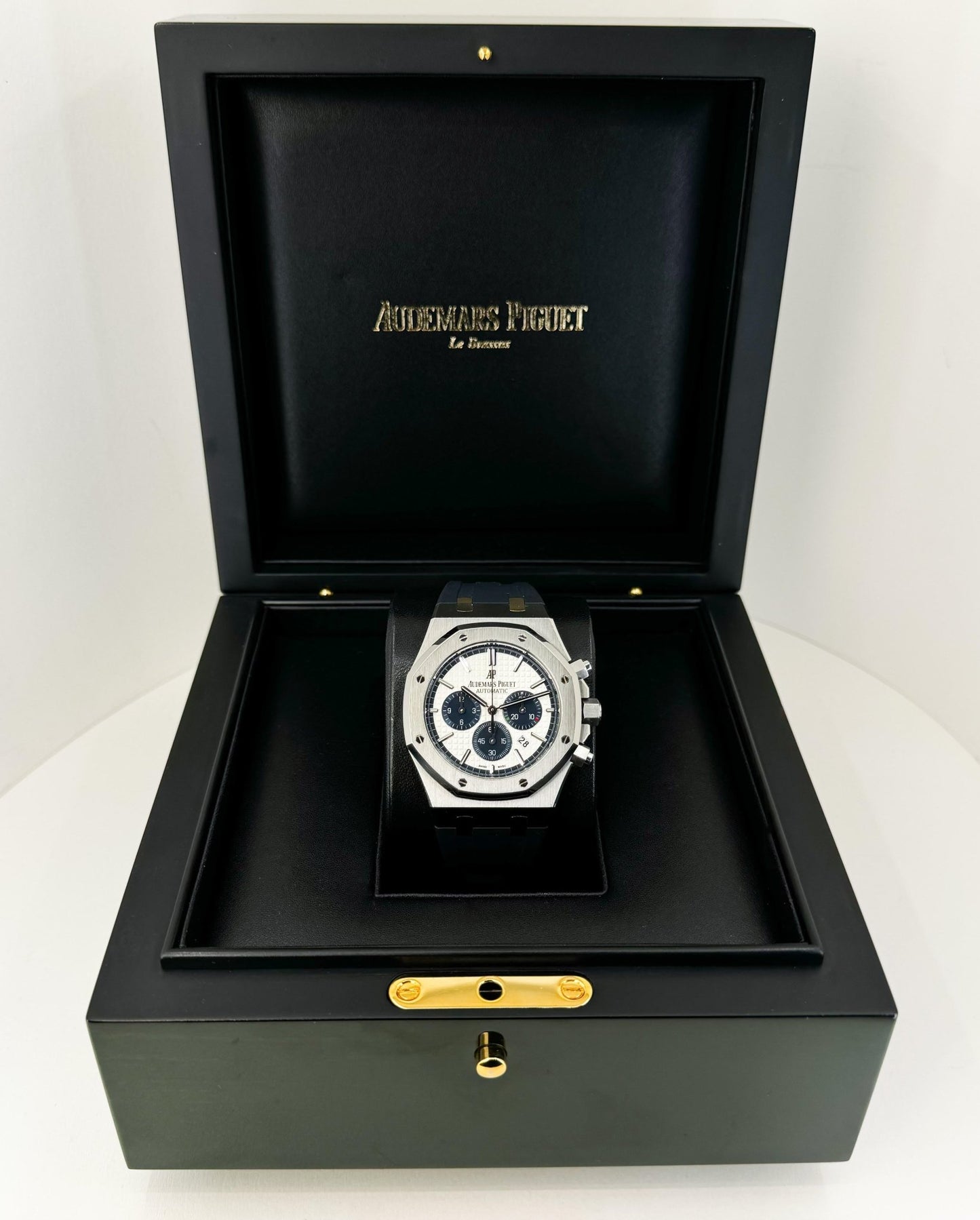 Audemars Piguet Royal Oak Chronograph Watch - Silver Toned - Dial 41mm - 26326ST.OO.D027CA.01 - Luxury Time NYC