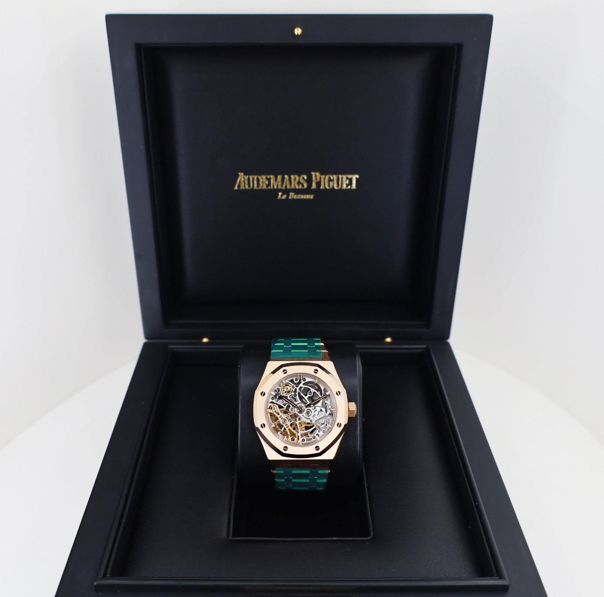 Audemars Piguet Royal Oak Openworked 15407OR.OO.1220OR.01 – Luxury