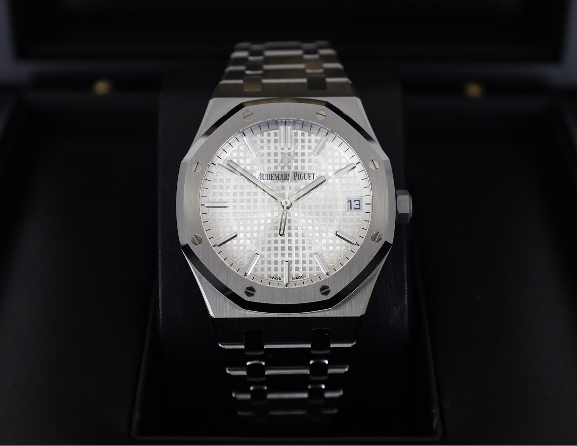 Audemars Piguet Royal Oak Self Winding Watch - 41mm Stainless Steel Case - Silver Dial - Bracelet - 15500ST.OO.1220ST.04 - Luxury Time NYC