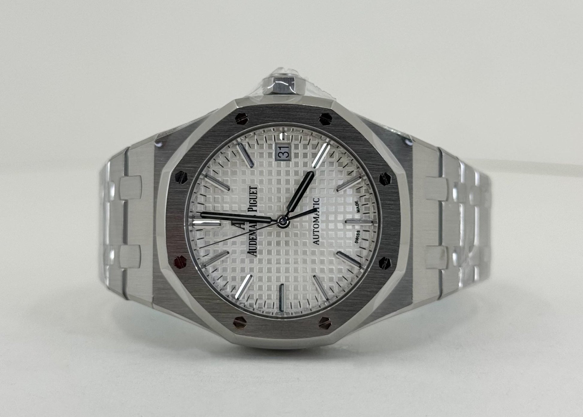 Audemars Piguet Royal Oak Selfwinding Watch - 41mm - Stainless Steel - Silver Dial - Calibre 3120-Silver Dial 41mm-15400ST.OO.1220ST.02 - Luxury Time NYC