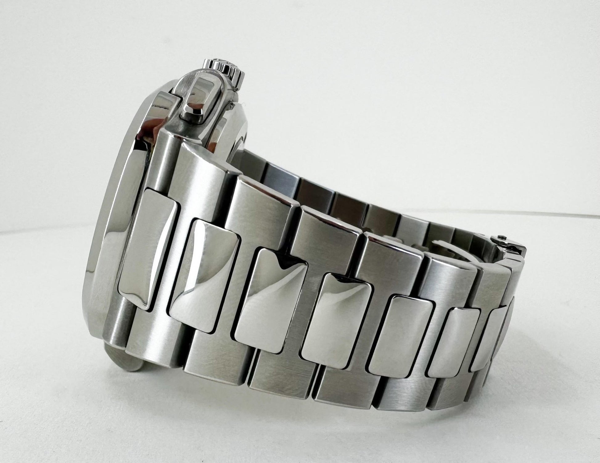 Patek Philippe 40.5mm Nautilus Travel Time Chronograph Watch Black Dial 5990/1A - Luxury Time NYC