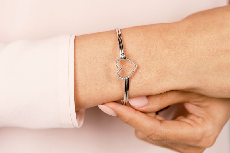The Sparkling Heart Unity Diamond Bracelet with 0.28 ct.(finished) - Luxury Time NYC