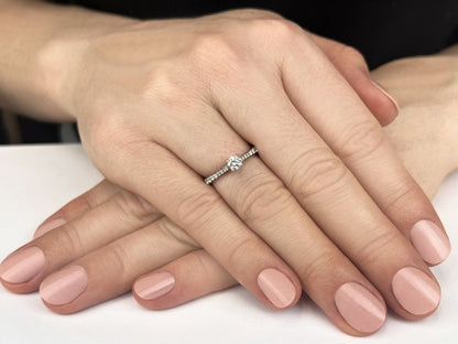 Timeless Round Engagement Ring With Side Diamonds Diamond with 0.78 ct. (0.50 ct. center diamond) - Luxury Time NYC