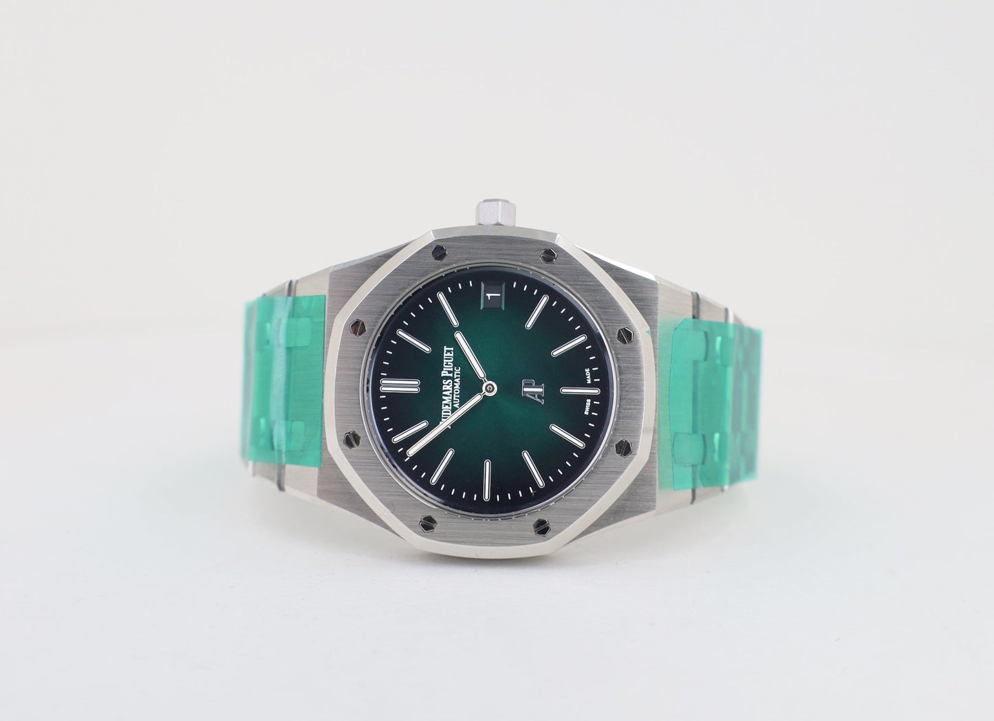 Audemars Piguet Royal Oak Jumbo Extra-Thin Platinum 39mm Green 16202PT.OO.1240PT.01 - Luxury Time NYC
