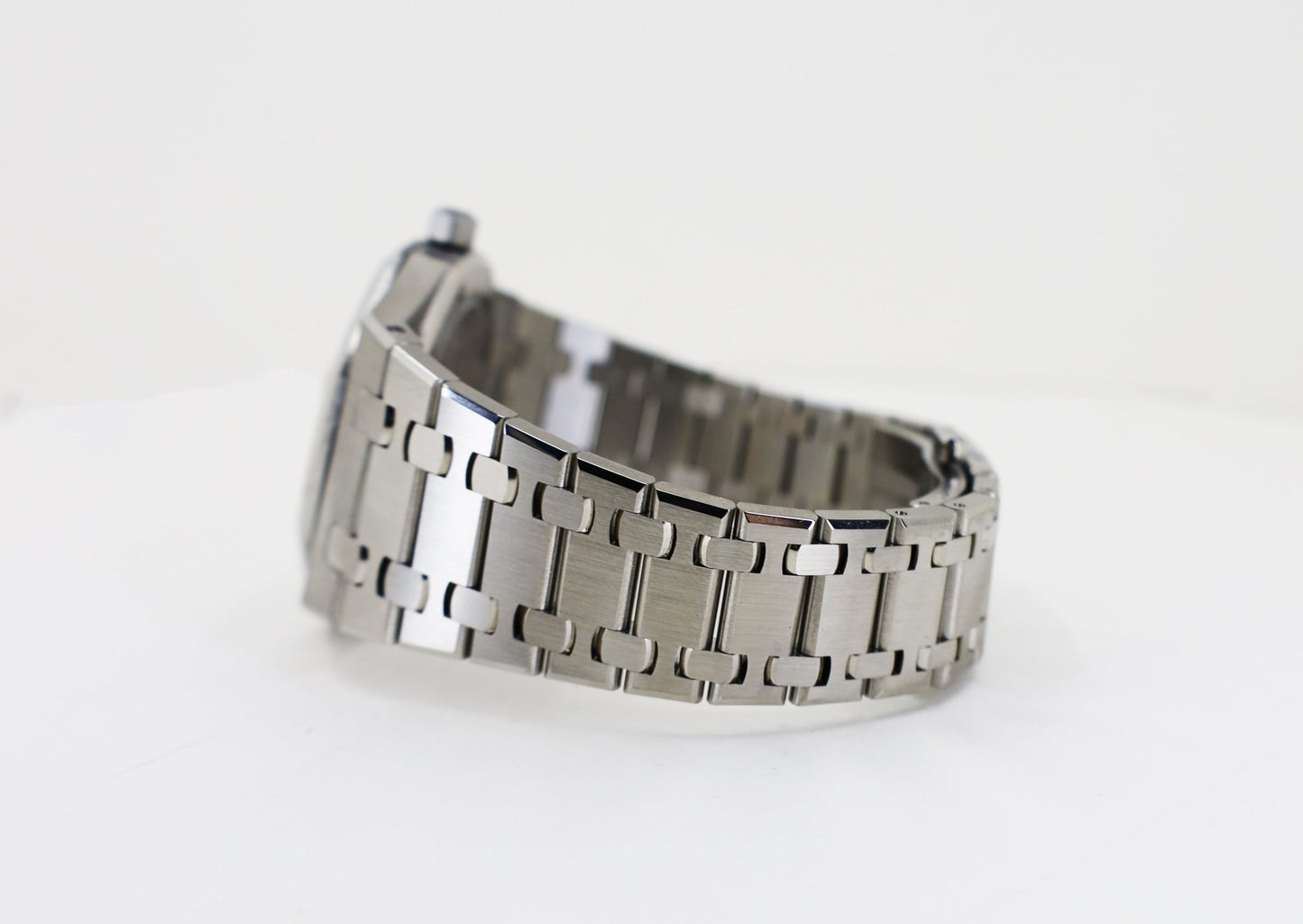 Audemars Piguet Royal Oak Jumbo Extra-Thin Stainless Steel 39mm Blue 16202ST.OO.1240ST.01 - Luxury Time NYC