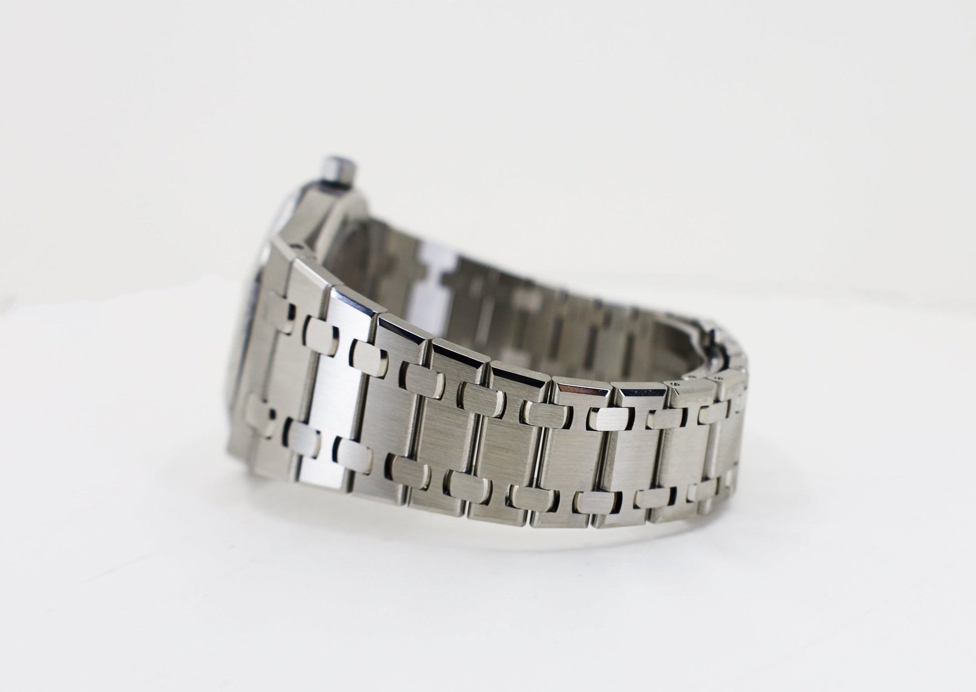 Audemars Piguet Royal Oak Jumbo Extra-Thin Stainless Steel 39mm Blue 16202ST.OO.1240ST.01 - Luxury Time NYC