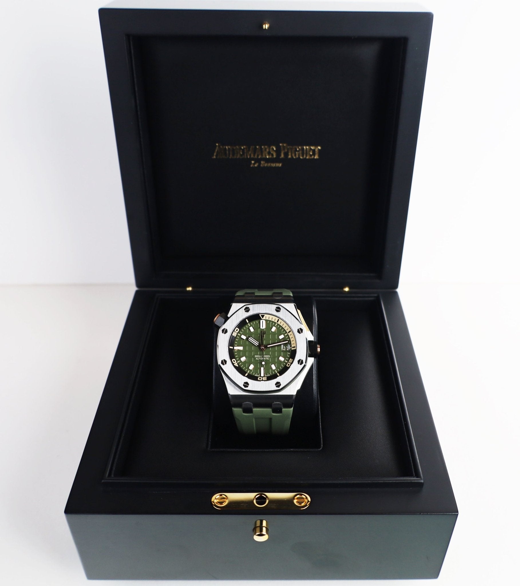Audemars Piguet Royal Oak Offshore Diver Watch-Green Dial 42mm-15720ST.OO.A052CA.01 - Luxury Time NYC