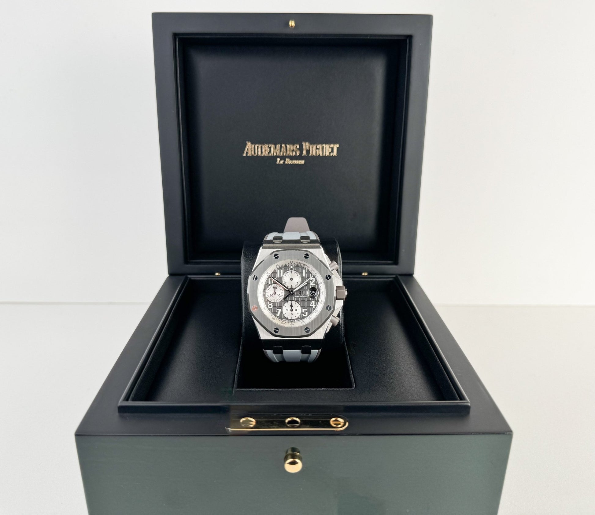 Audemars Piguet Royal Oak Offshore Selfwinding Chronograph Watch-Grey Dial 42mm-26470IO.OO.A006CA.01 - Luxury Time NYC