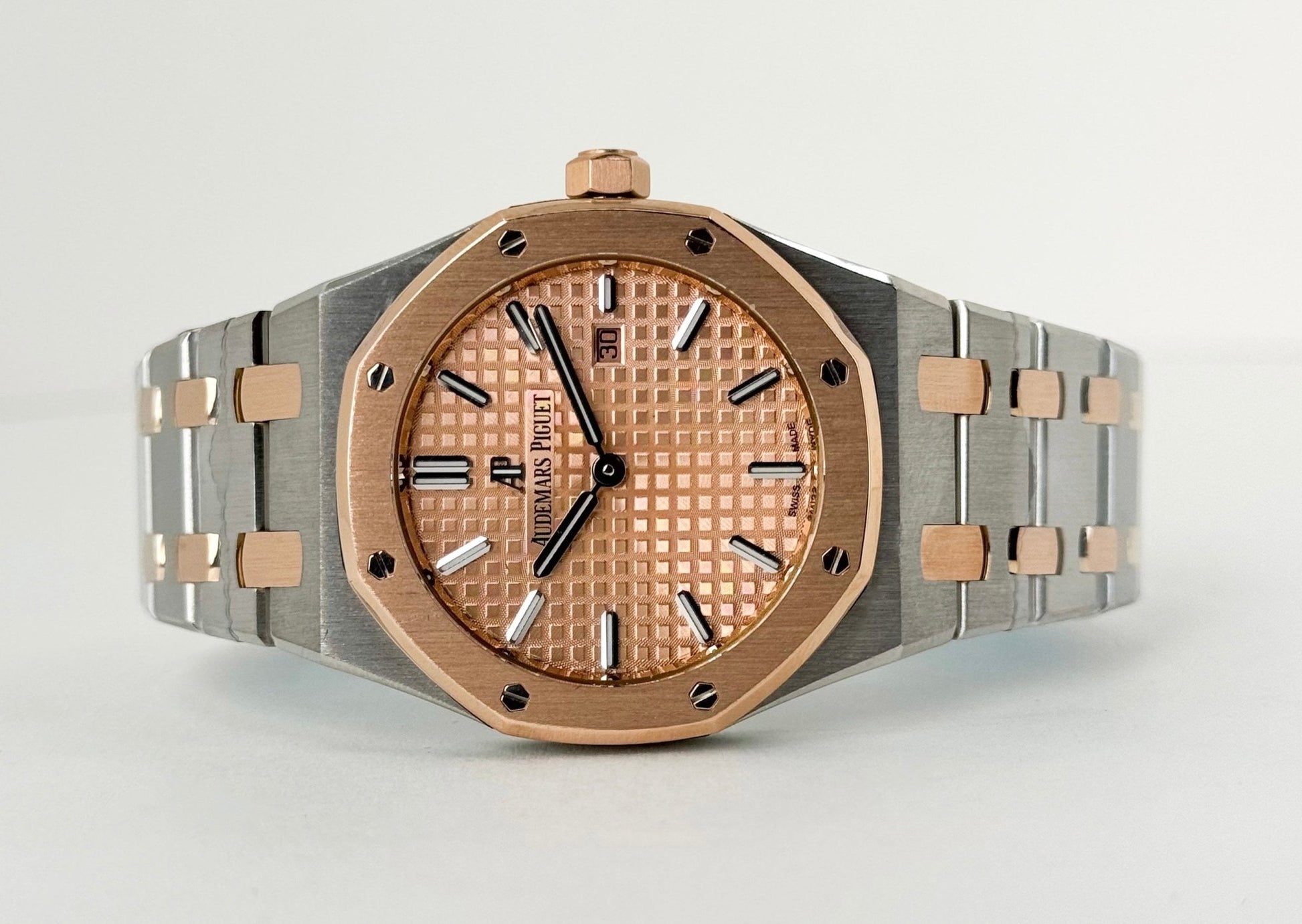 Audemars Piguet Royal Oak Quartz Watch-Pink Dial 33mm-67650SR.OO.1261SR.01 - Luxury Time NYC