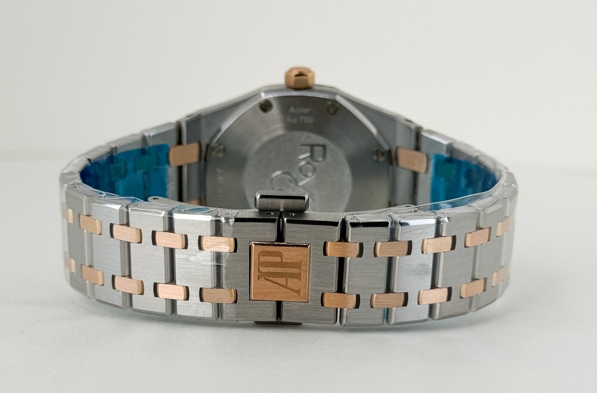 Audemars Piguet Royal Oak Quartz Watch-Pink Dial 33mm-67650SR.OO.1261SR.01 - Luxury Time NYC