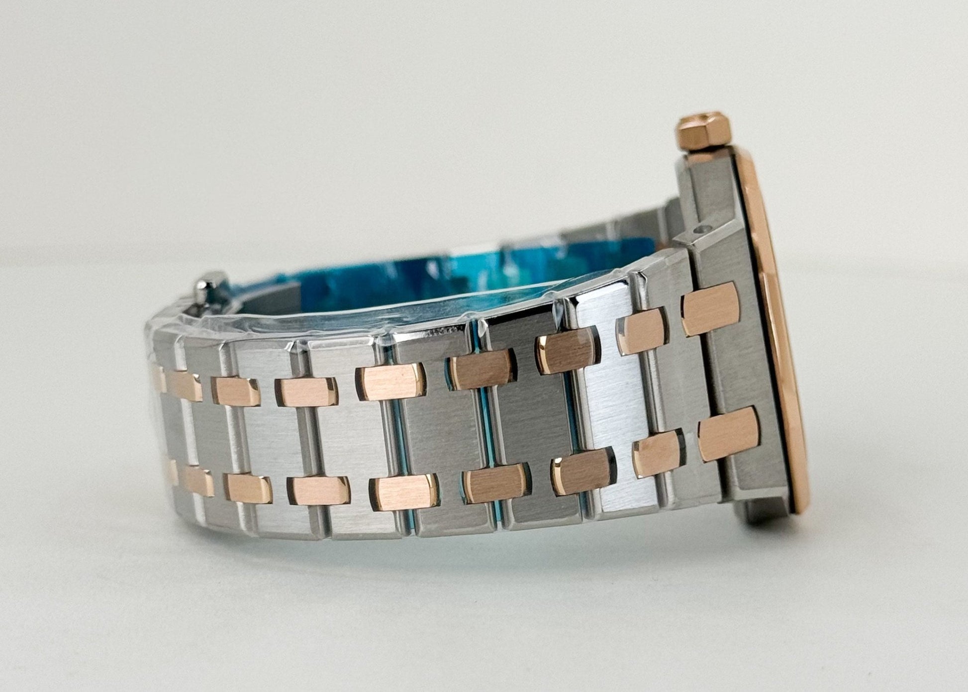 Audemars Piguet Royal Oak Quartz Watch-Pink Dial 33mm-67650SR.OO.1261SR.01 - Luxury Time NYC