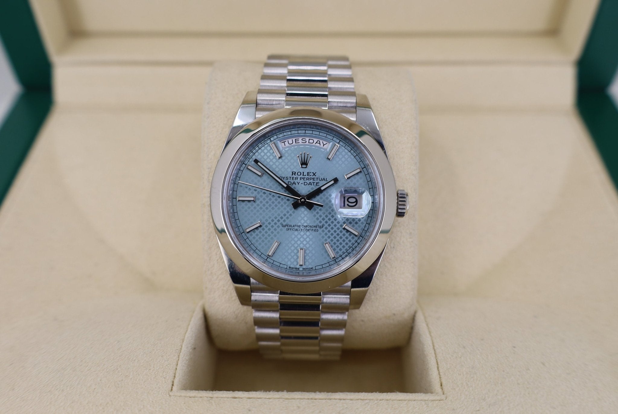 Pygmalion Kano dump Rolex 950 Platinum Day-Date 40 Watch - Smooth Bezel - Ice Blue Diagona –  Luxury Time NYC
